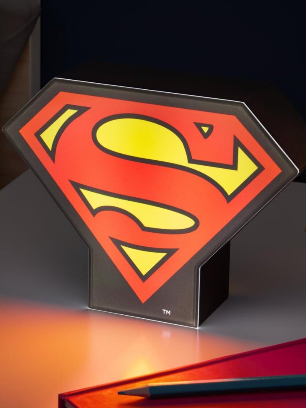 BNWB DC COMICS LICENSED SUPERMAN 5.3 INCH TALL LIGHT (3 AAA req'd-not included)
